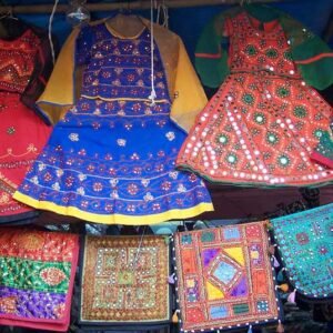 Kishanpole-Bazar-is-famous-for-Bandhani-textiles-items_20170830203832